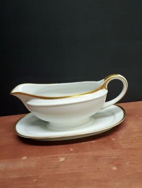 Hutschenreuther White and Gold Trim "Evelyn" Gravy Boat Attached Underplate